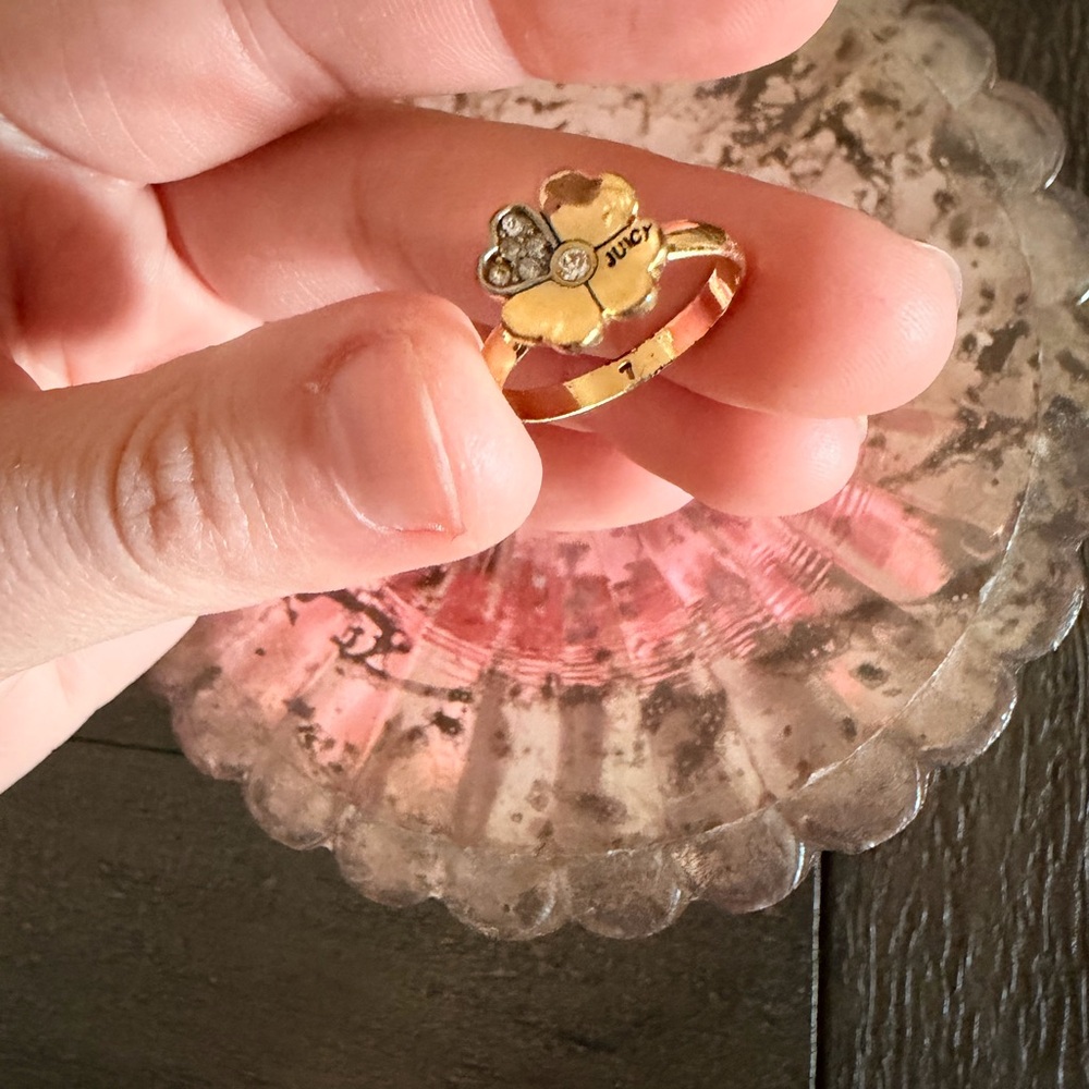 Juicy Couture Gold 4 Leaf Clover Ring - Gold